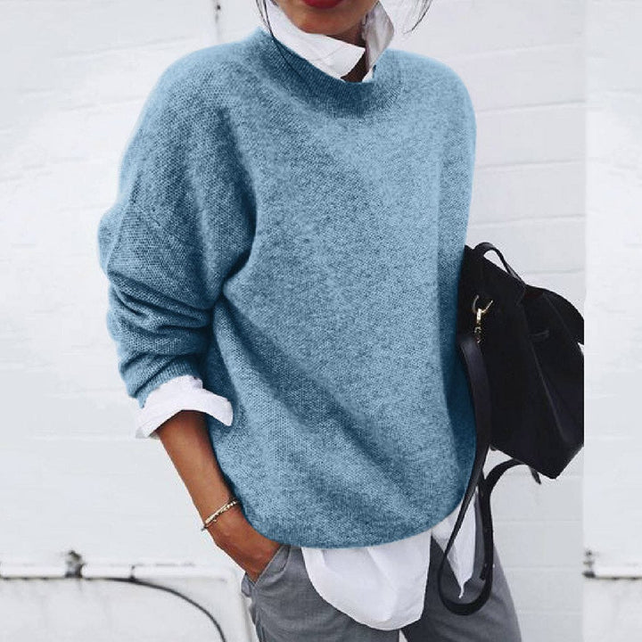 Luxurious Women's Sweater Classic Crew Neck Elegant Fit